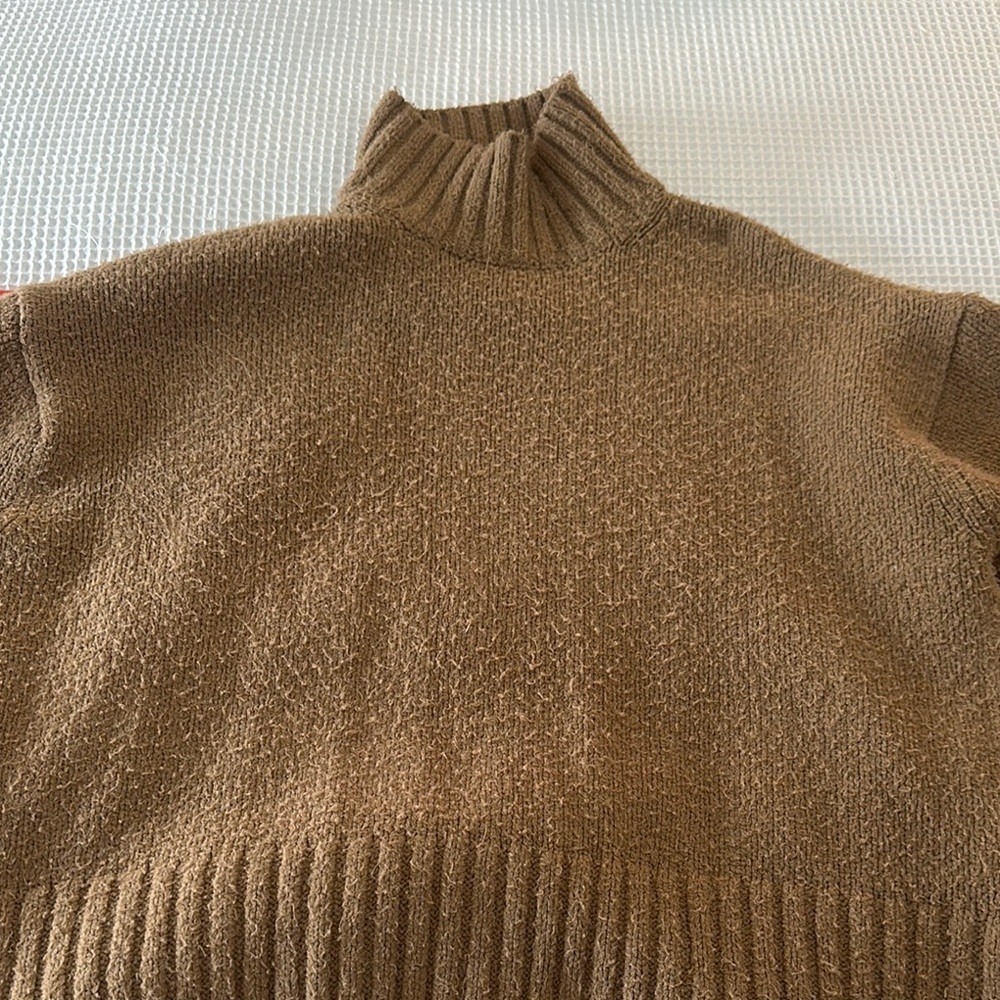 Brown Turtle Neck Sweater with Soft Texture and Ribbed Detailing
